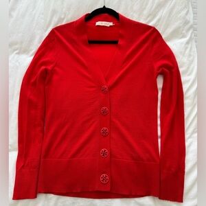 TORY BURCH Red thin knit cardigan with red Tory Burch logo buttons.
Size: Small